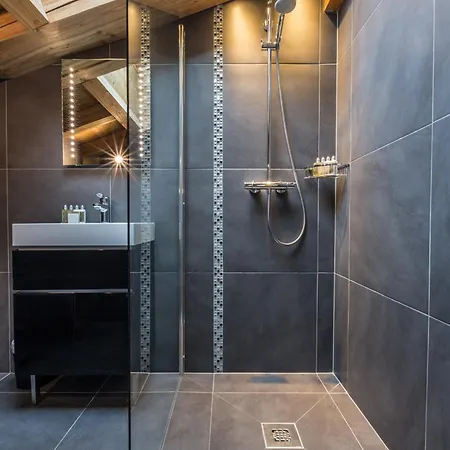 Chalet Grindelwald: Luxurious Comfort *